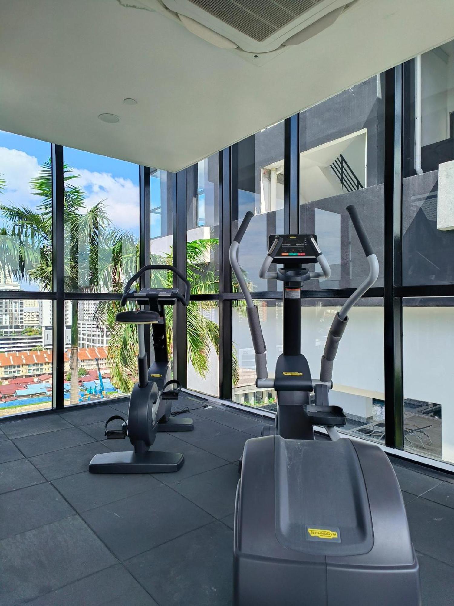 Urban Suites Two Or Three Bedroom Georgetown By Anc Jelutong Exterior photo